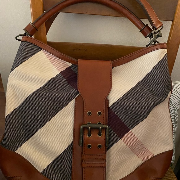 BURBERRY Large Signature Buckle Bag - Picture 2 of 16